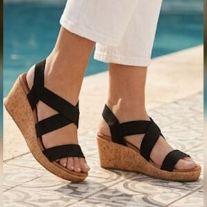 🌷👡 NWOT Skechers Arch Fit Beverlee Wedge Sandals Black Elastic🌷 Size 10